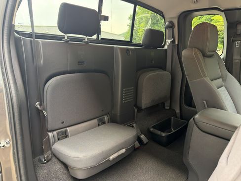 Used 2022 Nissan Frontier SV RWD image 21