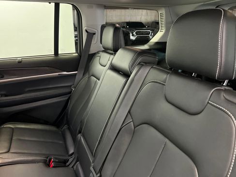 Used 2023 Jeep Grand Cherokee L Limited w/ Luxury Tech Group II AWD/4WD image 21