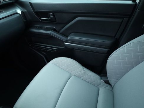 Used 2025 Toyota Tacoma SR5 image 13