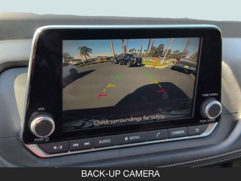 Used 2025 Nissan Rogue SV image 18