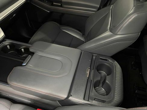 Used 2025 Ford Expedition Active AWD/4WD image 38