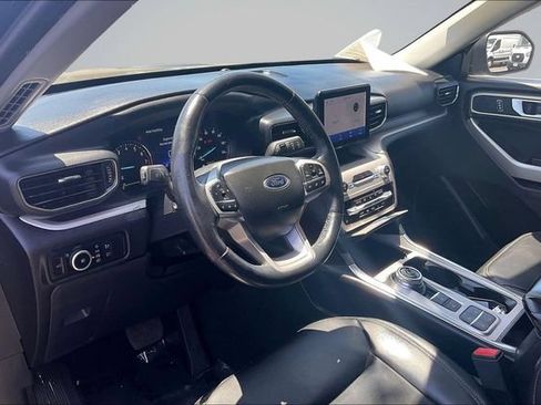 Used 2023 Ford Explorer XLT w/ Equipment Group 202A RWD image 14