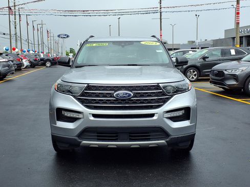 Used 2023 Ford Explorer XLT w/ Equipment Group 202A AWD/4WD image 24