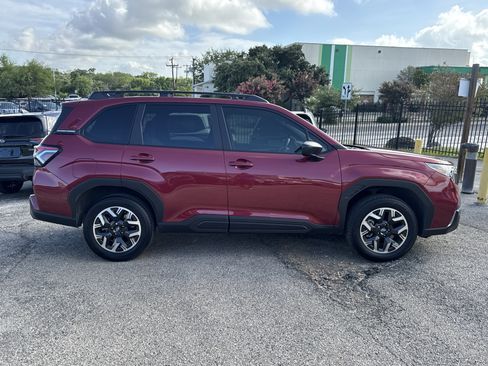 Certified 2025 Subaru Forester w/ Convenience Package #1 AWD/4WD image 3