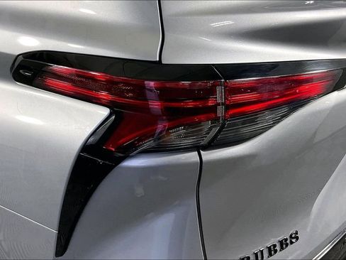 Used 2025 Toyota Sienna Platinum AWD/4WD image 43