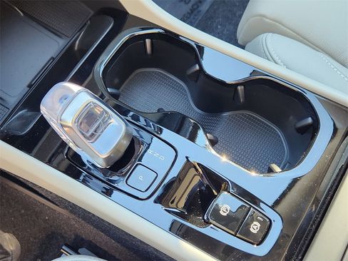 New 2026 Volvo XC40 B5 Plus w/ Protection Package Premier image 16