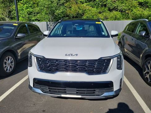 Certified 2025 Kia Sorento S w/ Panoramic Sunroof Package image 2