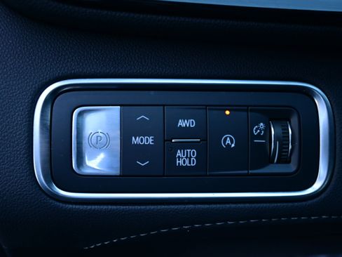 Used 2025 Buick Enclave Preferred AWD/4WD image 27