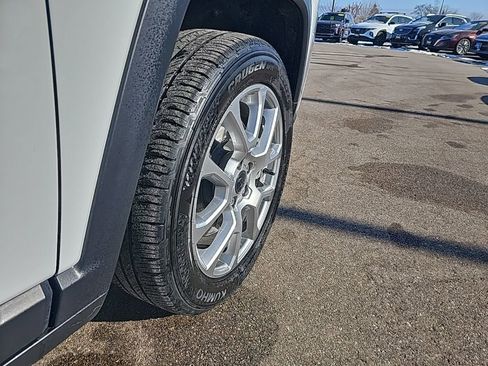 Used 2025 Jeep Compass Limited image 35