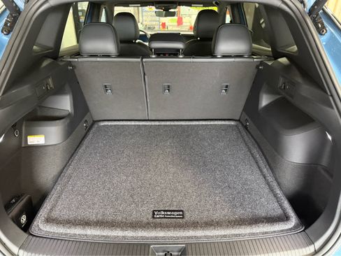 Used 2025 Volkswagen Tiguan SE R-Line image 22