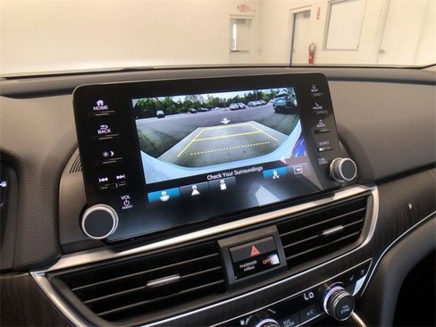Used 2020 Honda Accord Touring image 41