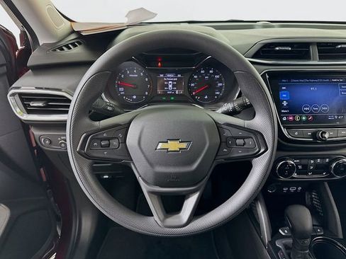 Used 2023 Chevrolet TrailBlazer LT w/ Convenience Package FWD image 9