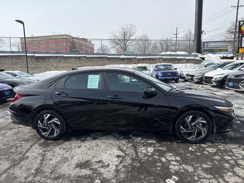 Certified 2025 Hyundai Elantra Sport image 14