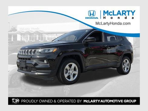 Used 2024 Jeep Compass Latitude image 1