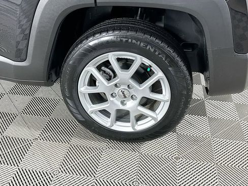 Used 2022 Jeep Renegade Latitude image 40