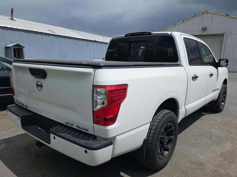 Used 2018 Nissan Titan SV w/ SV Convenience Package AWD/4WD image 11