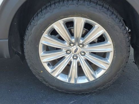 Certified 2023 Ford Explorer Limited w/ Limited Technology Package AWD/4WD image 9