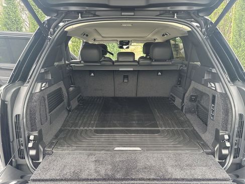 New 2026 Land Rover Range Rover Long Wheelbase SE AWD/4WD image 18