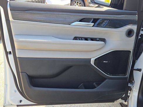 Used 2024 Jeep Wagoneer Series III w/ Premium Group I image 24