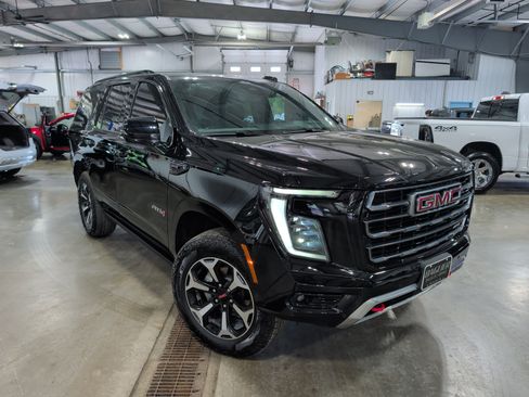 Used 2025 GMC Yukon AT4 w/ AT4 Premium Package AWD/4WD image 1