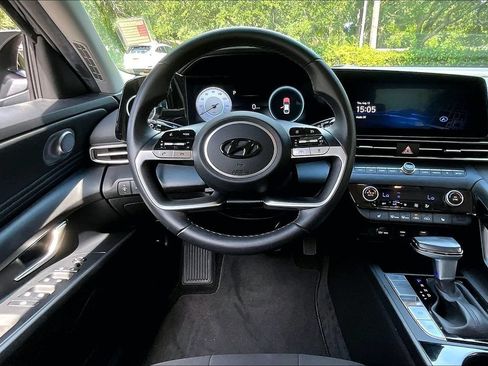 Used 2023 Hyundai Elantra SEL w/ Convenience Package FWD image 8