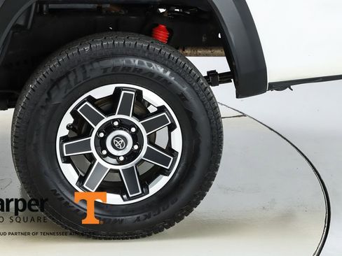 Used 2018 Toyota Tacoma TRD Off-Road image 43