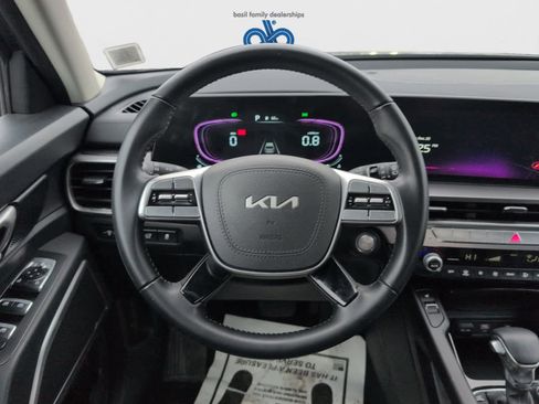 Used 2025 Kia Telluride S FWD image 16