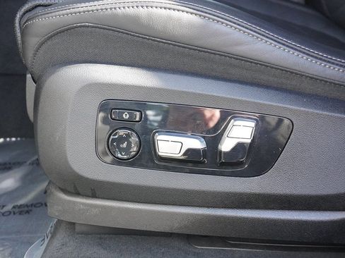 Used 2023 BMW X7 xDrive40i w/ Premium Package image 47