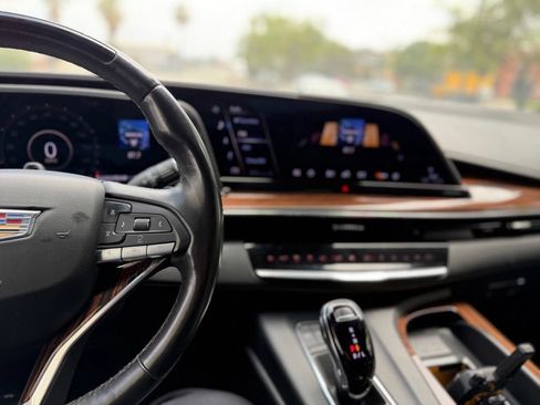 Used 2023 Cadillac Escalade Premium Luxury RWD image 8