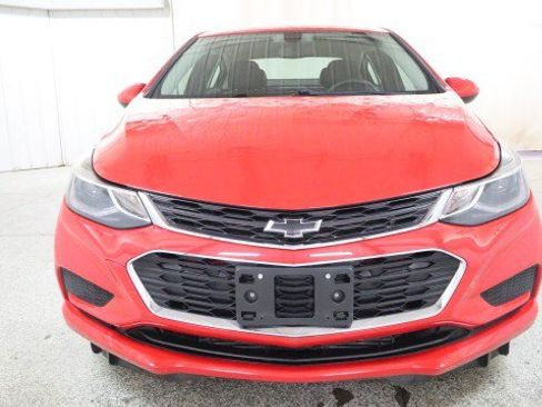 Used 2018 Chevrolet Cruze LT w/ Convenience Package FWD image 7