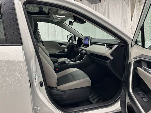 Used 2025 Toyota RAV4 XLE image 55