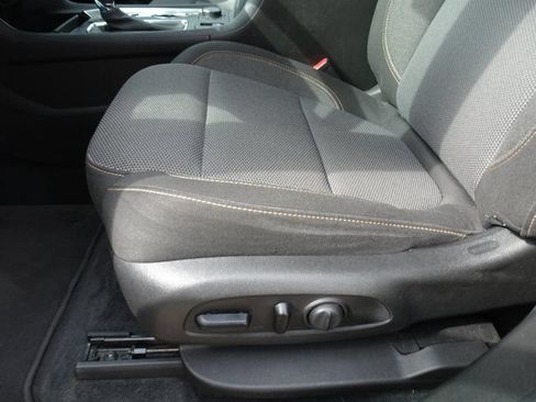 Used 2020 Chevrolet Traverse LT FWD image 10