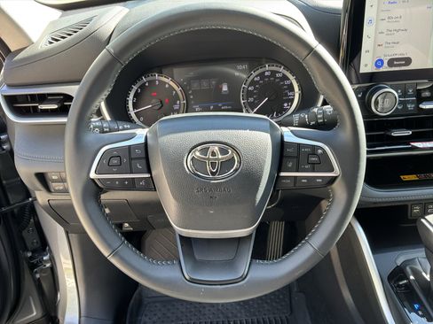 Used 2026 Toyota Highlander XLE AWD/4WD image 18