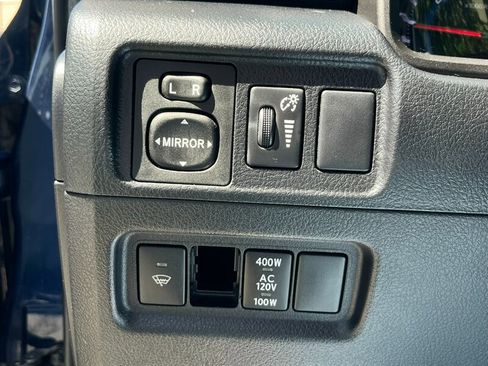 Used 2017 Toyota 4Runner SR5 AWD/4WD image 23