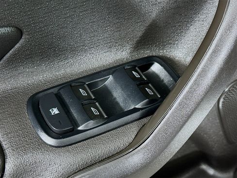 Used 2015 Ford Fiesta Titanium image 17