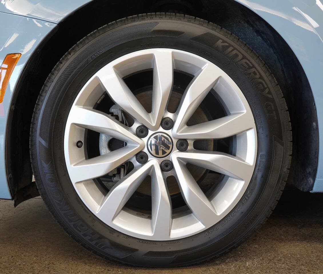 Used 2015 Volkswagen Beetle TDI FWD image 14