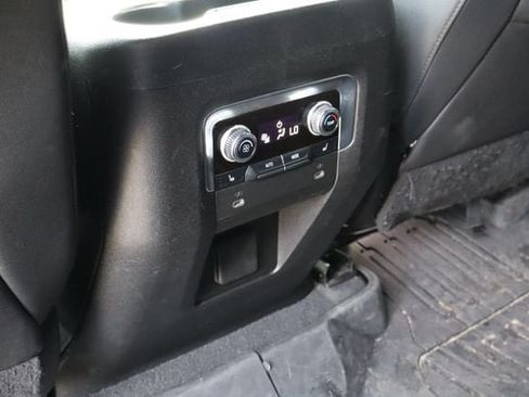 Used 2022 GMC Yukon XL SLT w/ SLT Premium Package RWD image 21