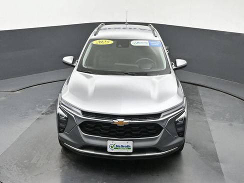Used 2025 Chevrolet Trax LT FWD image 27