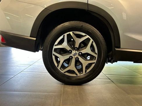 Used 2023 Subaru Forester Premium AWD/4WD image 43