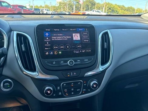 Used 2023 Chevrolet Equinox LT FWD image 9