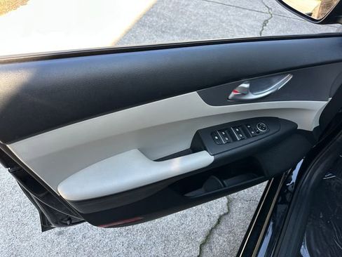 Used 2023 Kia Forte LXS w/ LXS Technology Package image 12