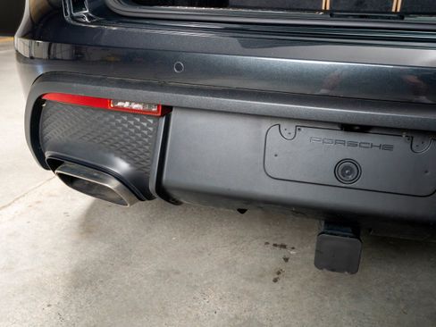 Certified 2025 Porsche Macan AWD/4WD image 16