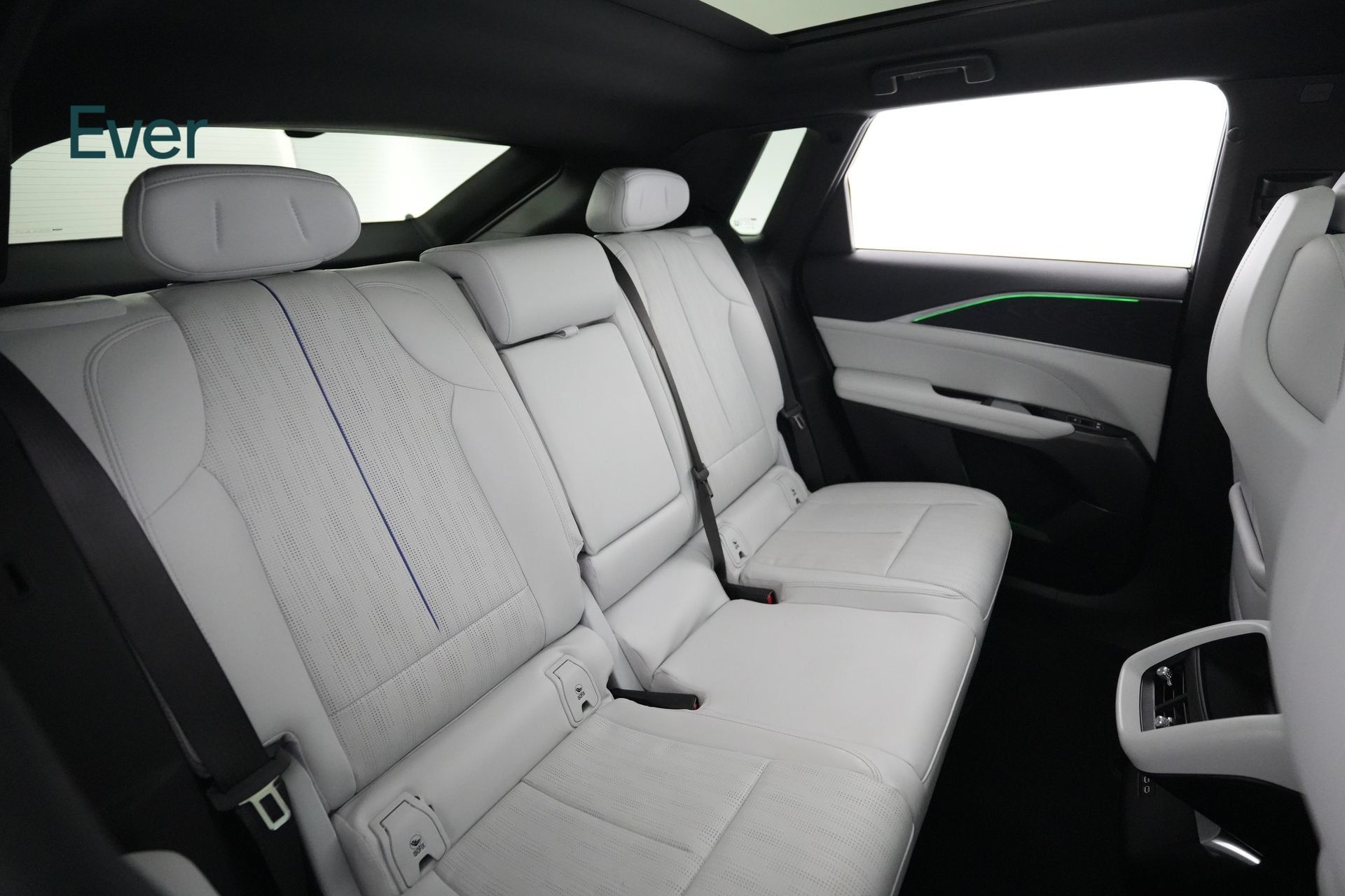 Used 2024 Cadillac Lyriq Sport AWD/4WD image 5