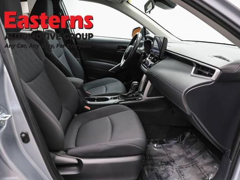 Used 2025 Toyota Corolla Cross LE FWD image 23