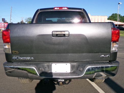 Used 2012 Toyota Tundra 4x4 CrewMax w/ Tow Pkg image 3