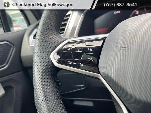 Used 2023 Volkswagen Tiguan SE R-Line FWD image 35