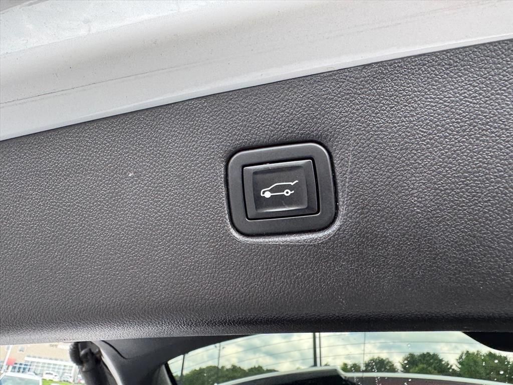 Used 2020 Chevrolet Blazer Premier w/ Driver Confidence II Package FWD image 11