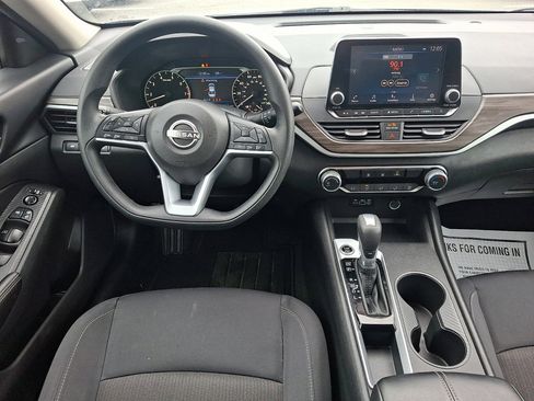 Used 2025 Nissan Altima 2.5 SV FWD image 21
