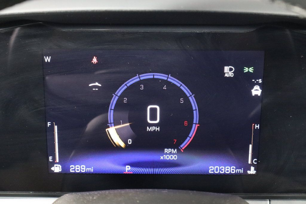 Used 2025 Chevrolet Trax LT w/ Sunroof Package FWD image 11