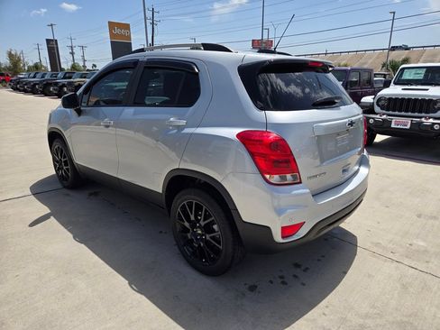Used 2022 Chevrolet Trax LT w/ Driver Confidence Package AWD/4WD image 5
